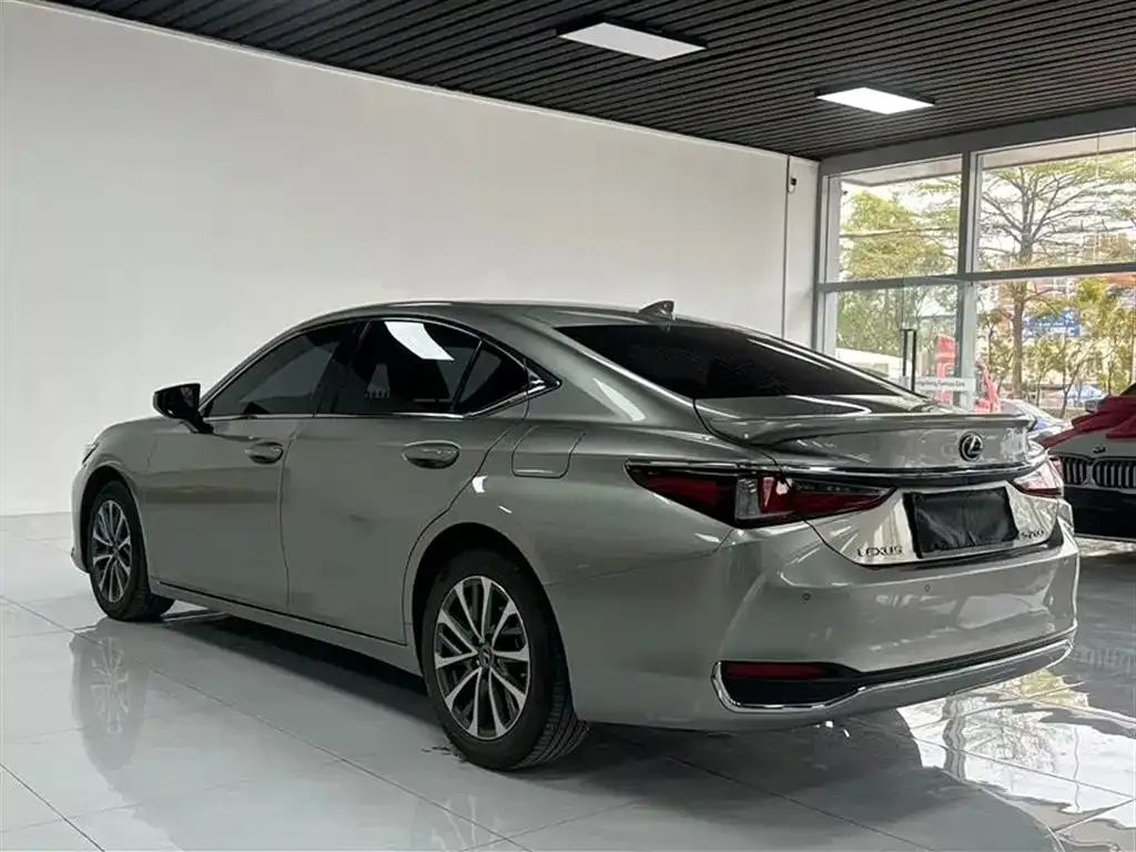 Lexus ES — фото 9