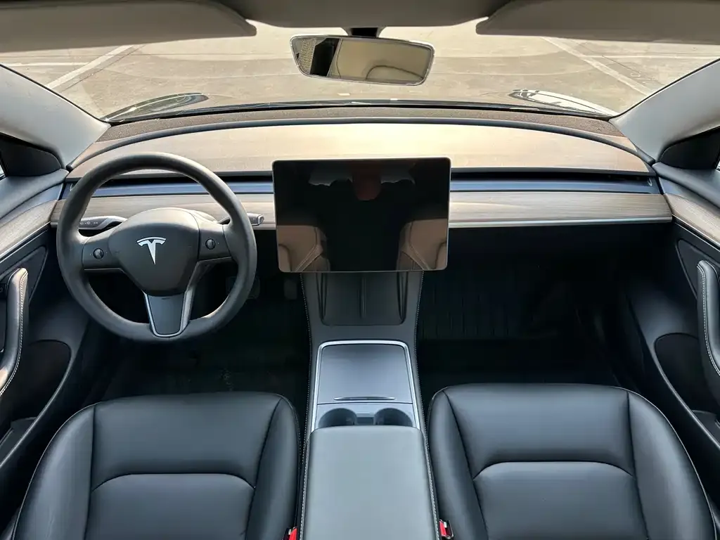 Tesla Model 3 — фото 8