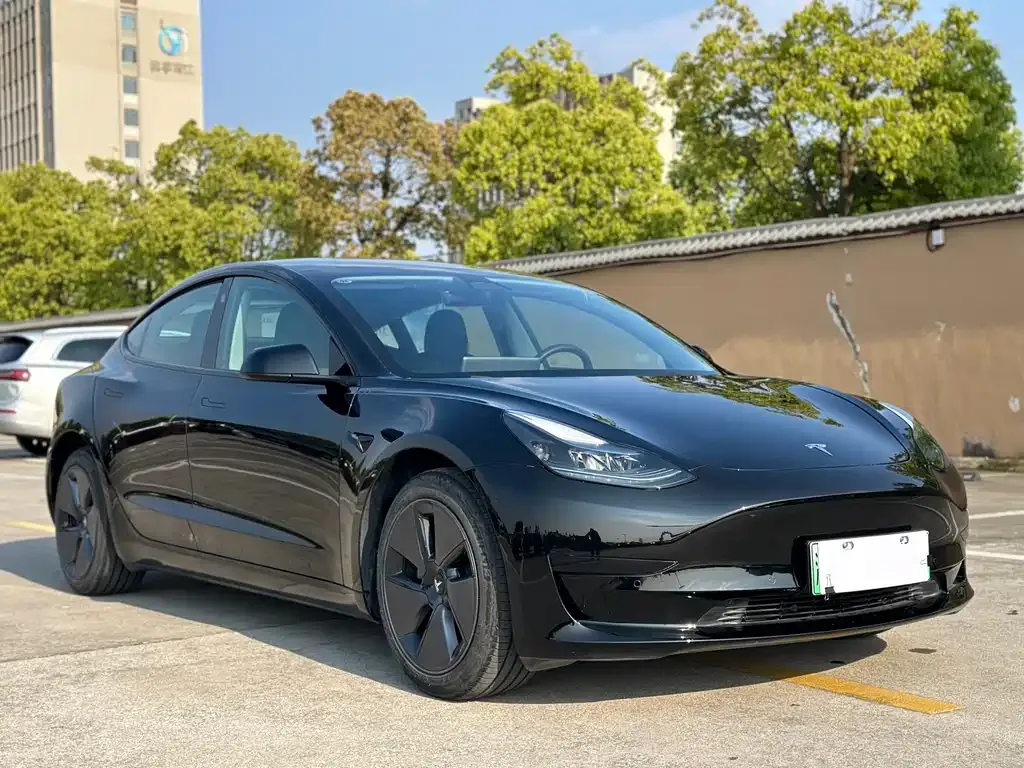 Tesla Model 3 — фото 9