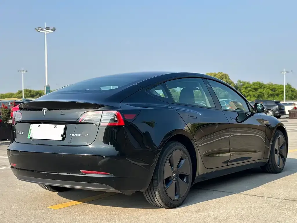 Tesla Model 3 — фото 5