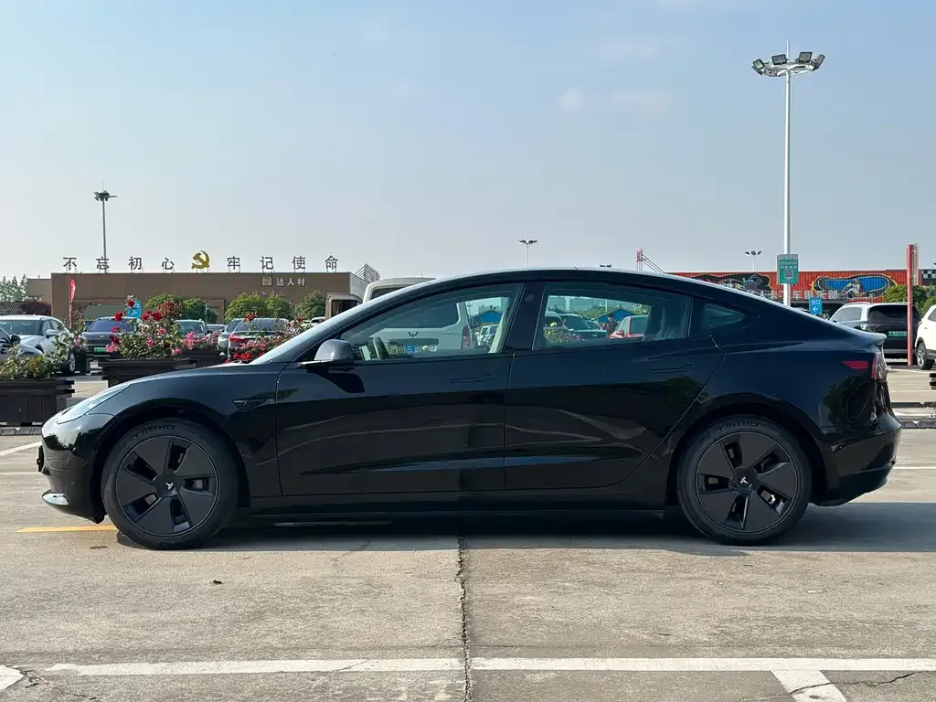 Tesla Model 3 — фото 10
