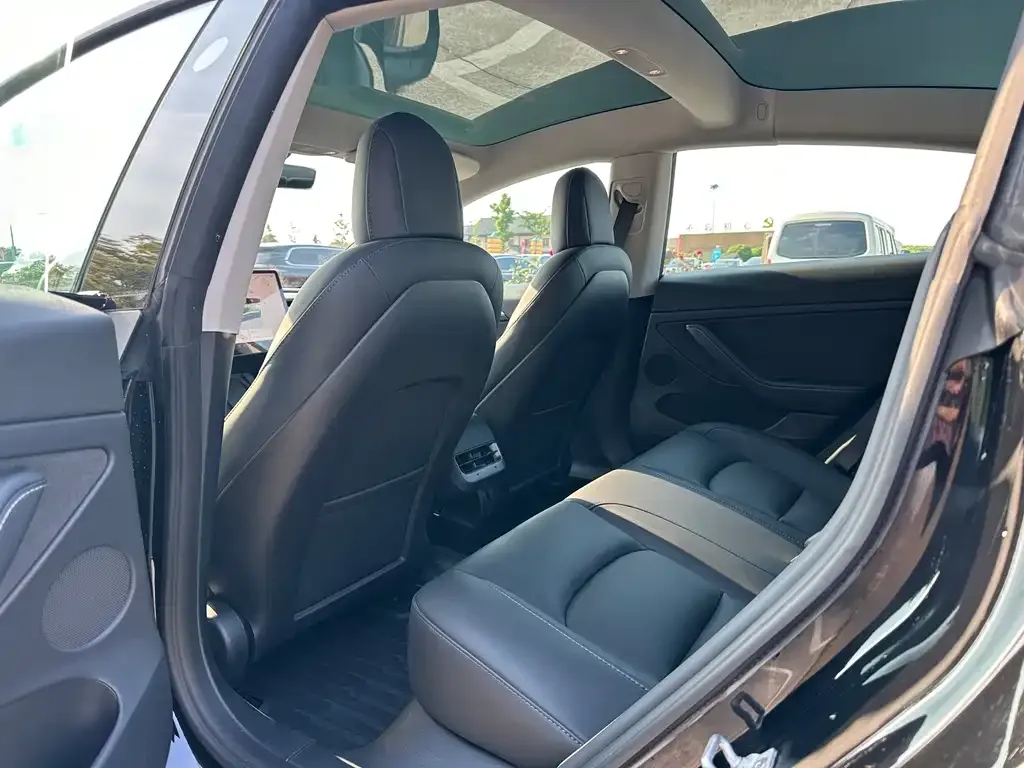 Tesla Model 3 — фото 3