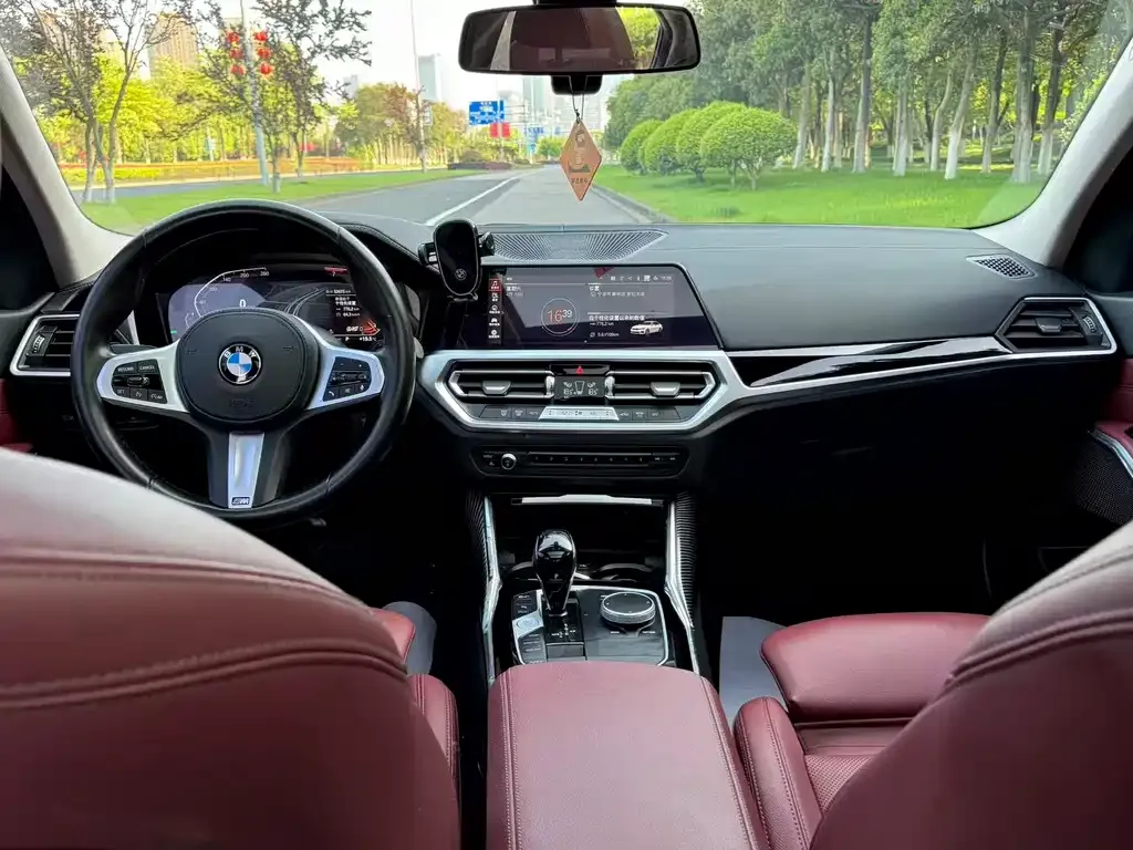 BMW 3 Series 2022 из CN, фото 2