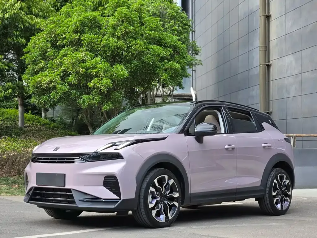 Lynk & Co 06 EM-P