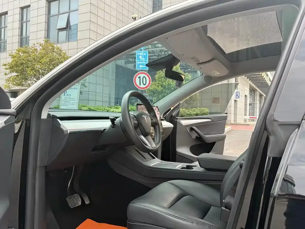 Tesla Model Y — фото 6