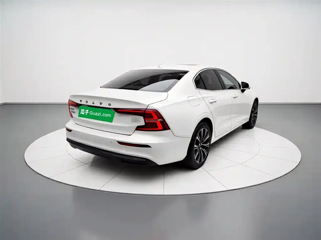 Volvo S60 — фото 6
