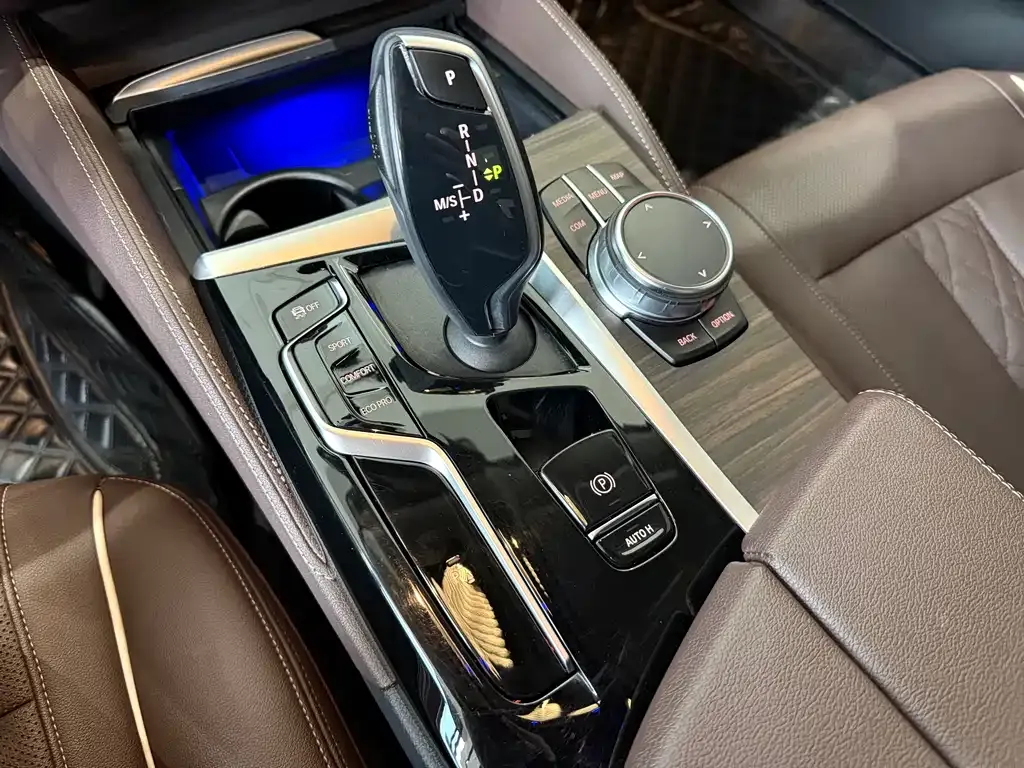 BMW 5 Series — фото 10