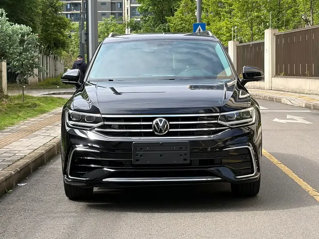 Volkswagen Tiguan L — фото 6