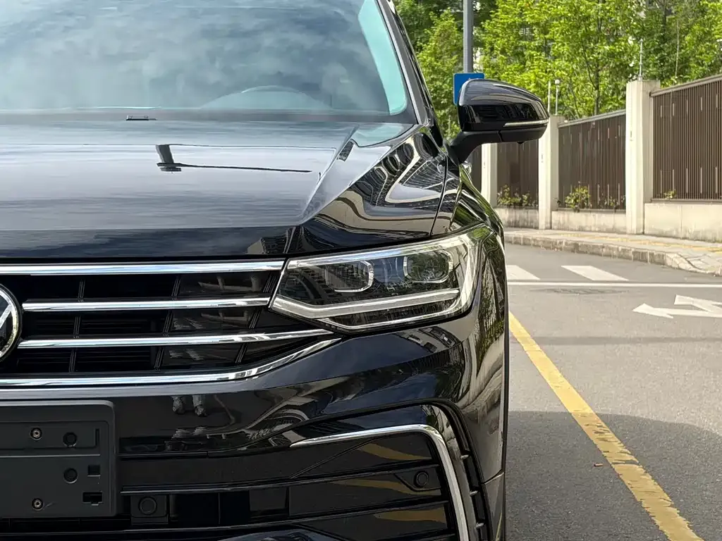 Volkswagen Tiguan L — фото 7
