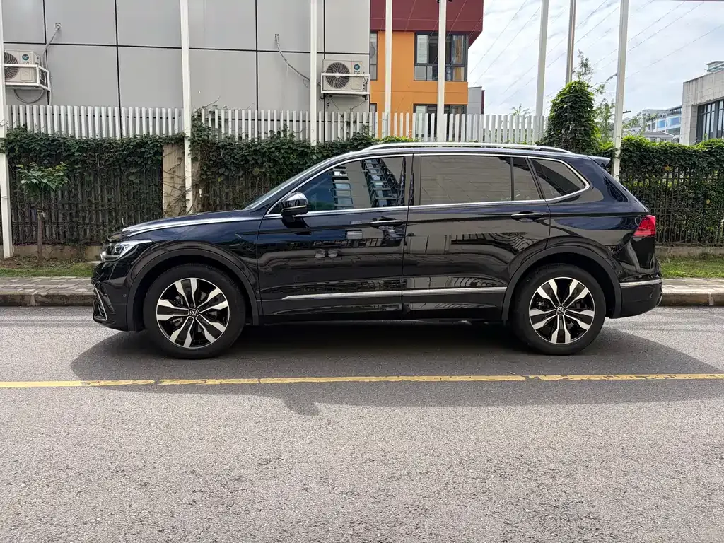 Volkswagen Tiguan L — фото 4