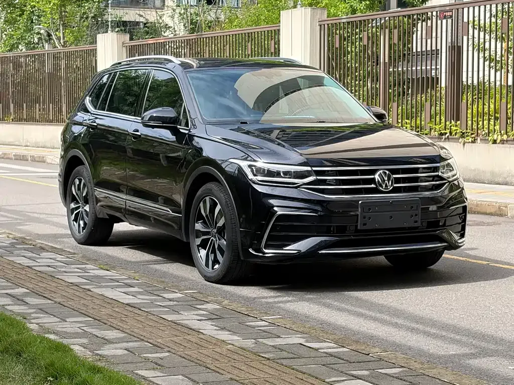 Volkswagen Tiguan L — фото 5