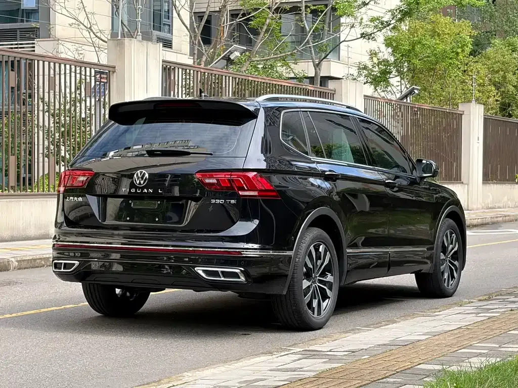 Volkswagen Tiguan L — фото 2