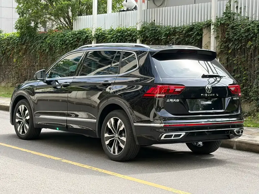 Volkswagen Tiguan L — фото 10