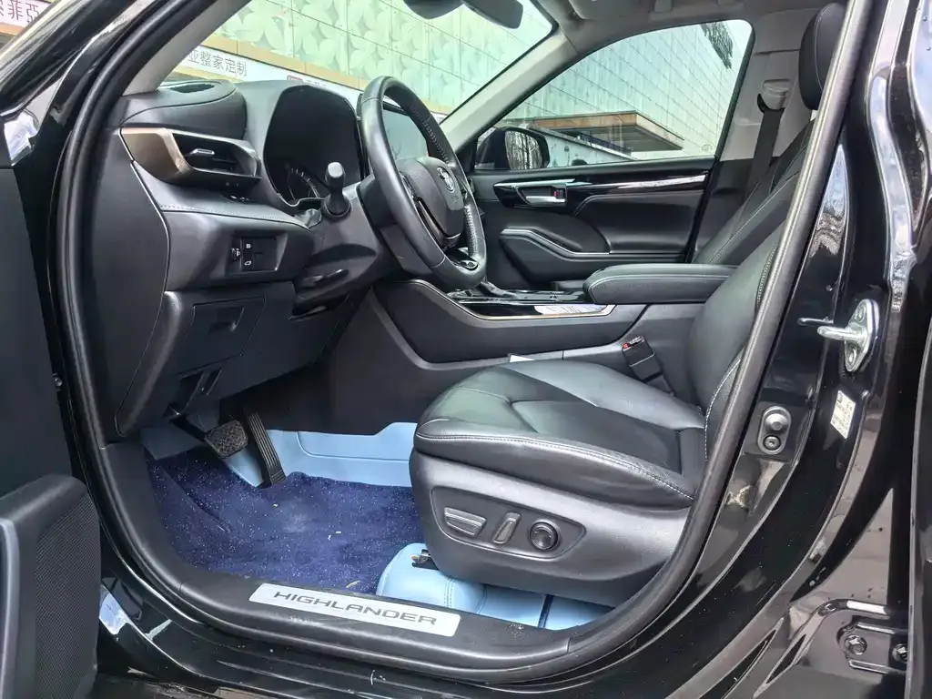 Toyota Highlander — фото 10