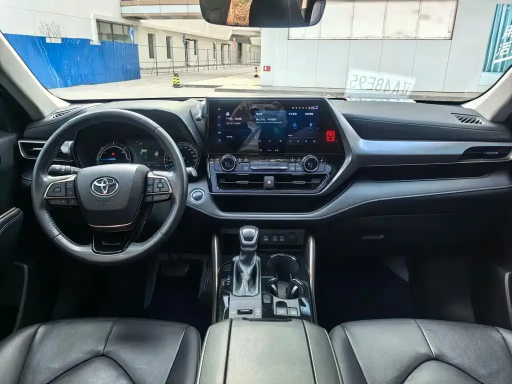 Toyota Highlander — фото 3