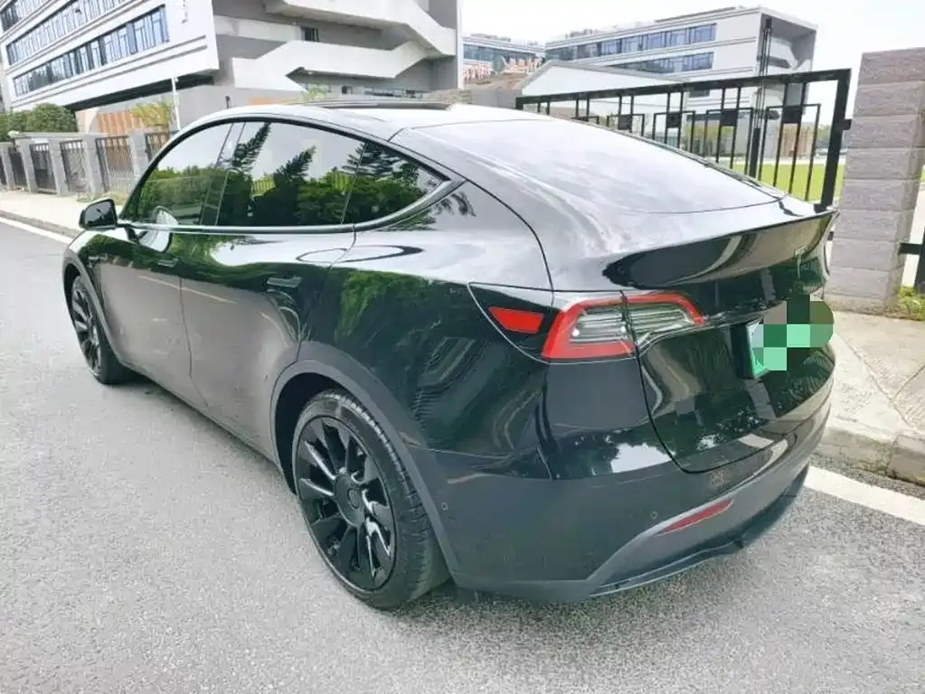 Tesla Model Y — фото 8