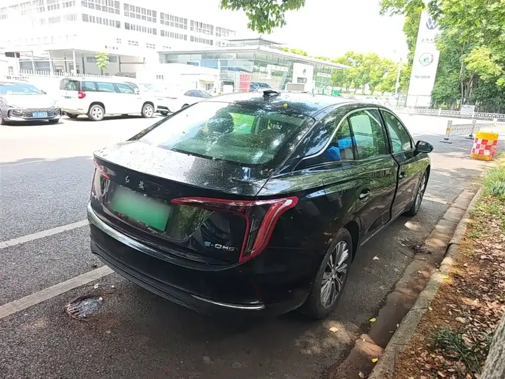 Hongqi E-QM5 — фото 10