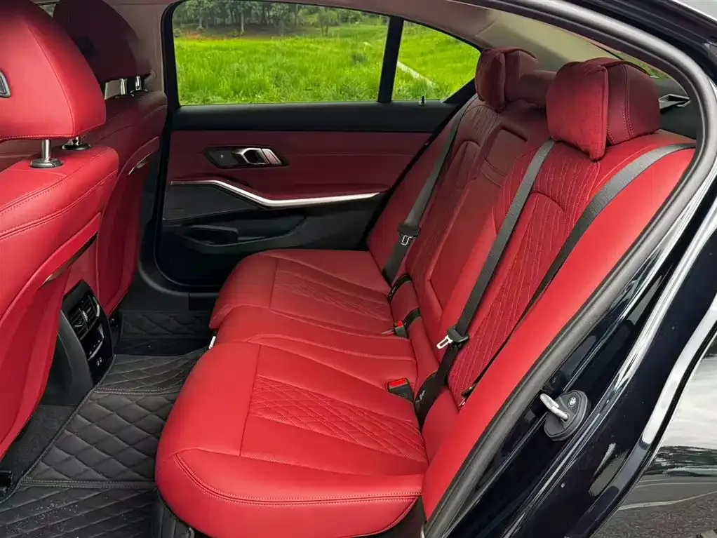 BMW 3 Series 2025 из CN, фото 2