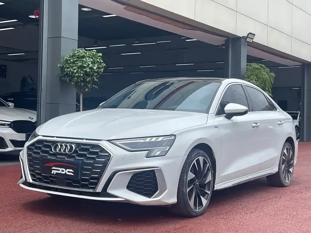Audi A3 — фото 1