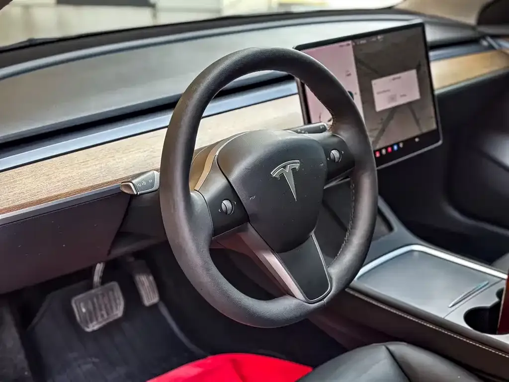 Tesla Model 3 — фото 2
