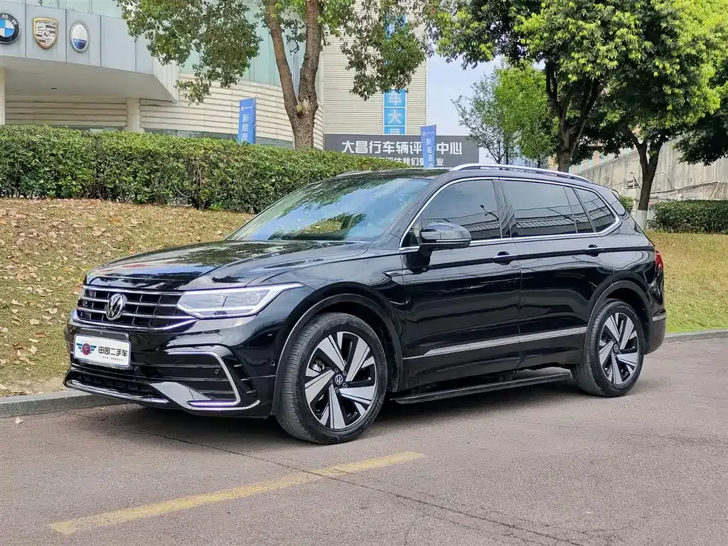 Volkswagen Tiguan L — фото 1