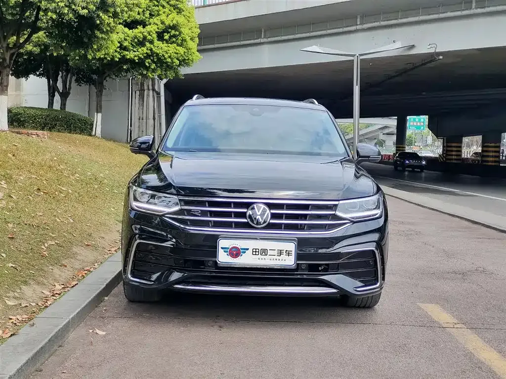 Volkswagen Tiguan L — фото 8