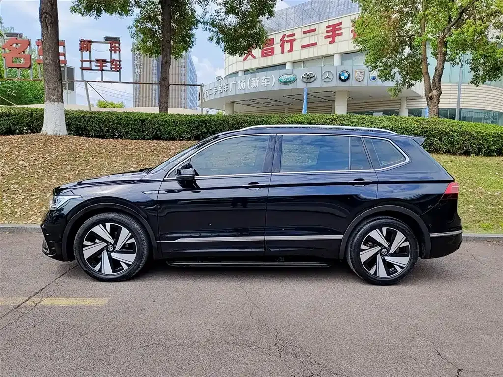 Volkswagen Tiguan L — фото 9