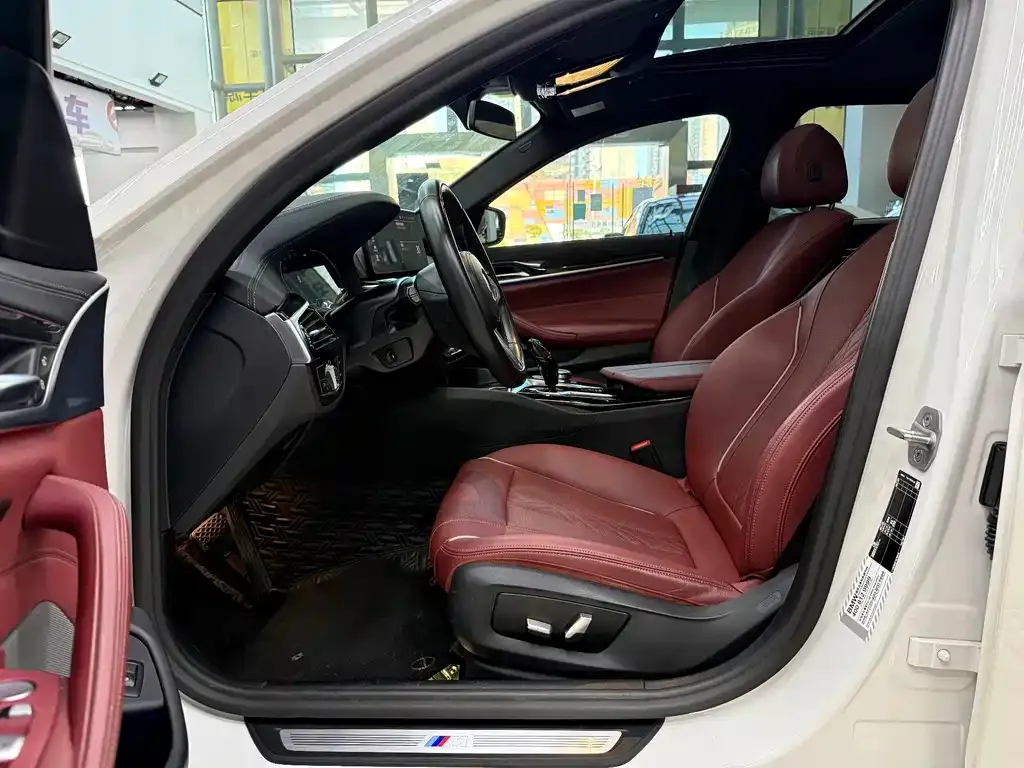 BMW 5 Series 2023 из CN, фото 3
