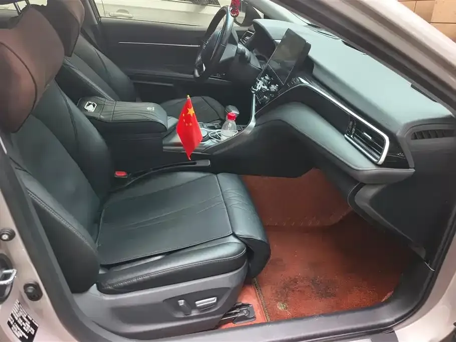 Toyota Camry — фото 2