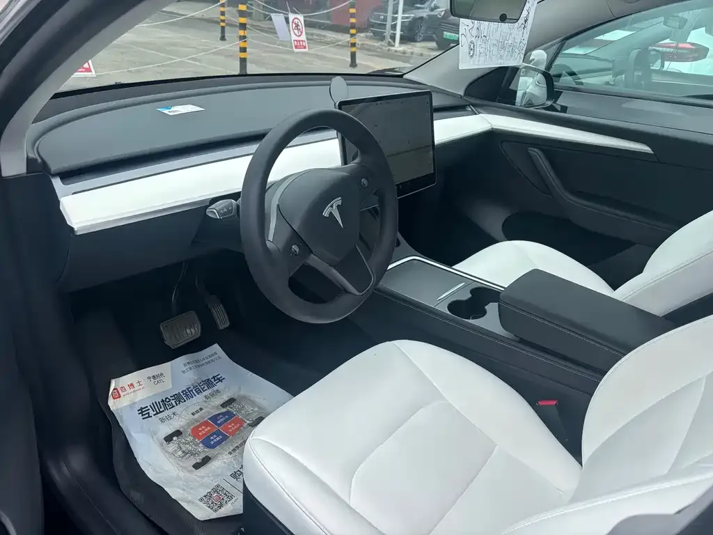 Tesla Model Y — фото 3