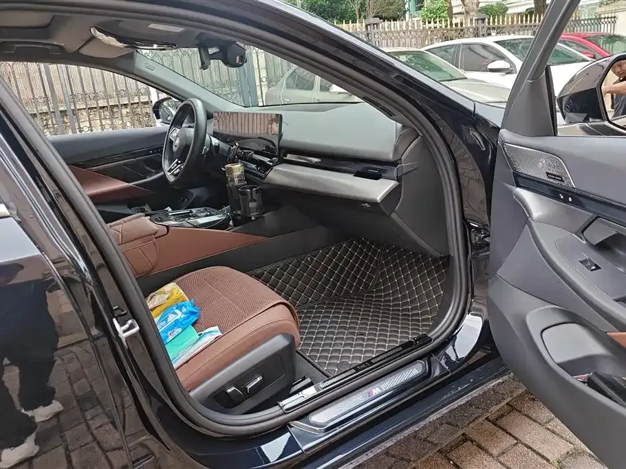 BMW 5 Series — фото 10
