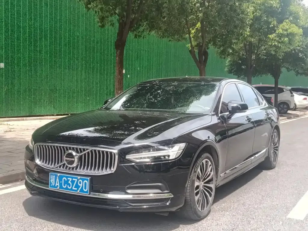 Volvo S90 — фото 1