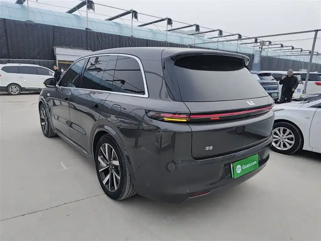 Li Auto L8 — фото 8