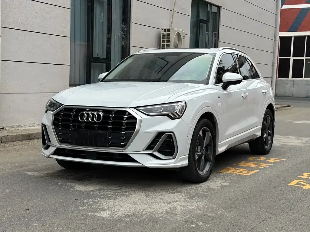 Audi Q3 — фото 1