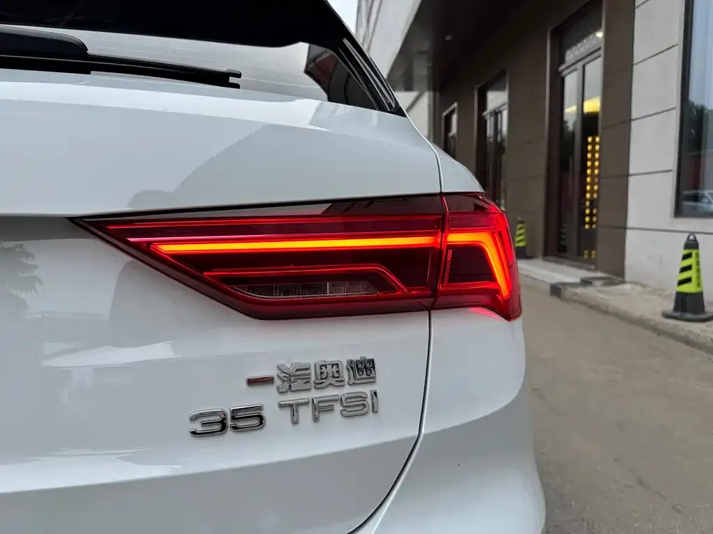 Audi Q3 — фото 10