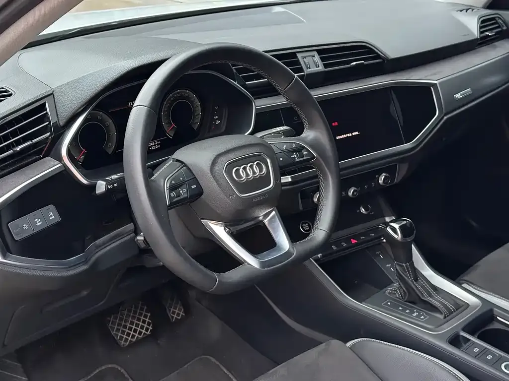 Audi Q3 — фото 3