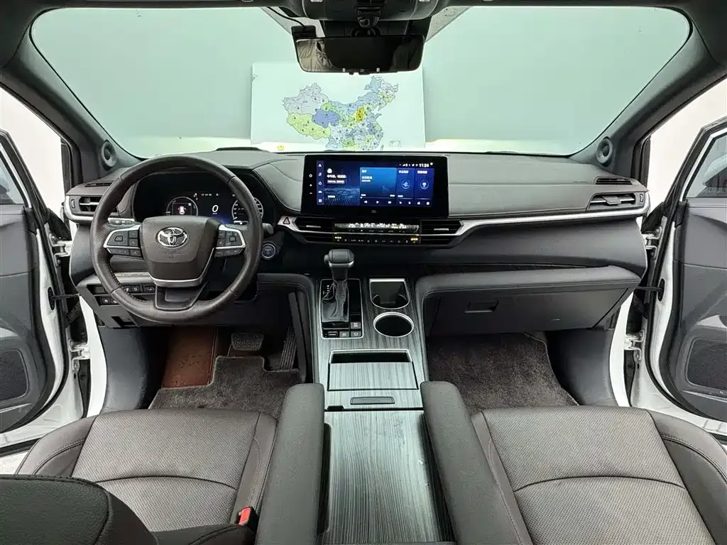 Toyota Sienna — фото 10
