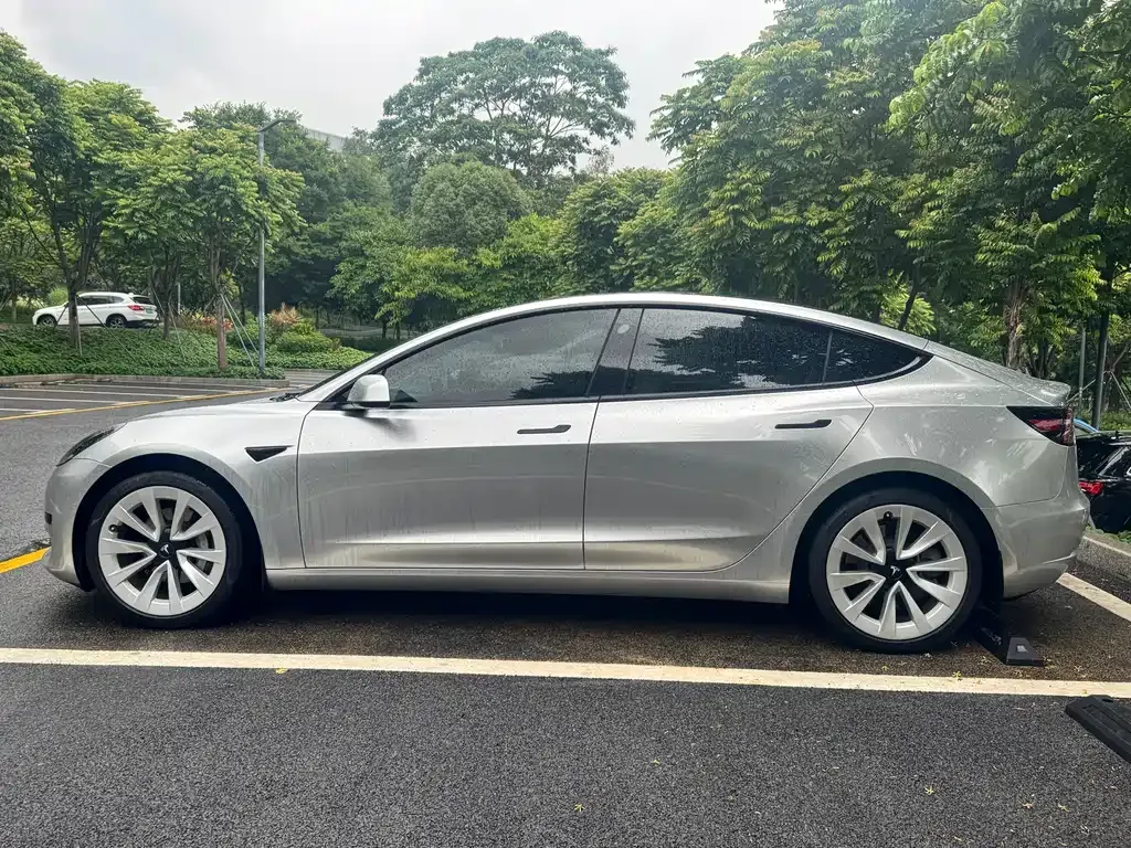 Tesla Model 3 — фото 9