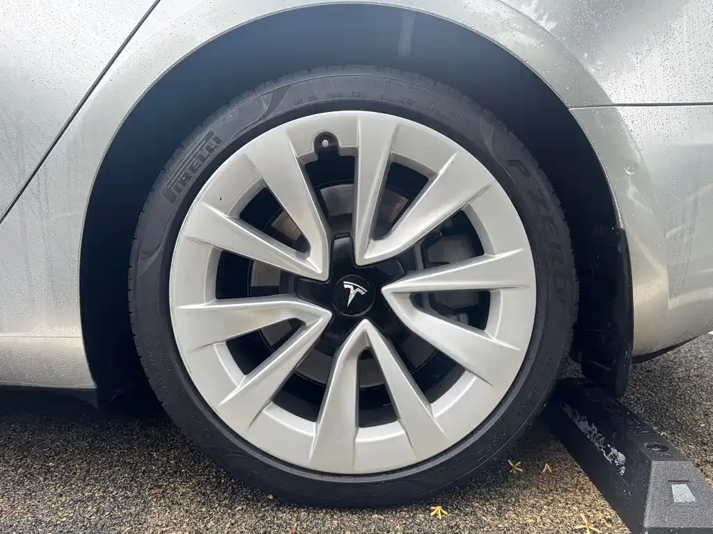 Tesla Model 3 — фото 3