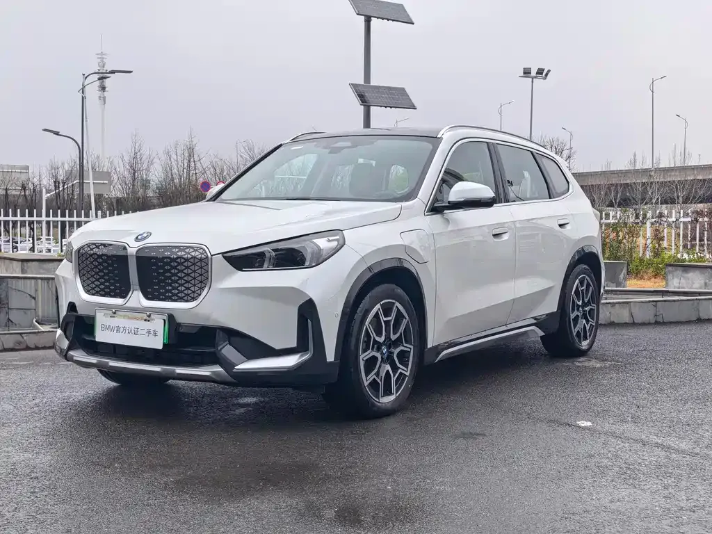 BMW iX1