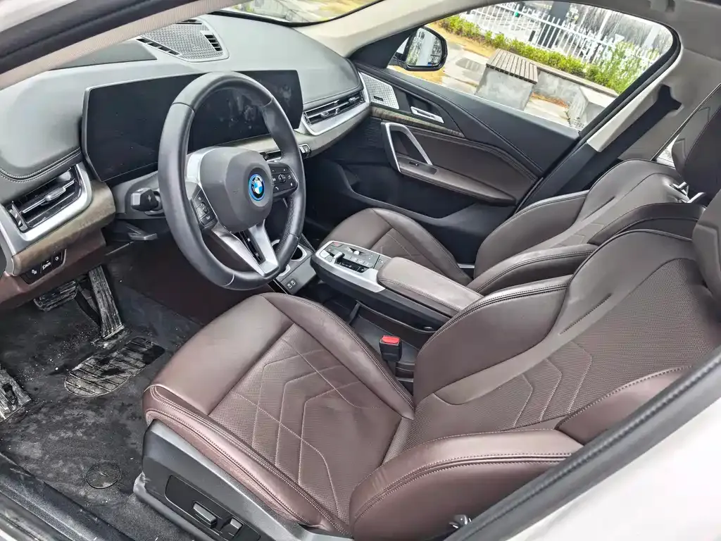 BMW iX1 2025 из CN, фото 8