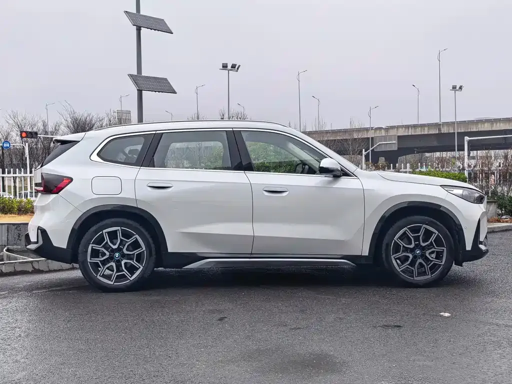 BMW iX1 2025 из CN, фото 3