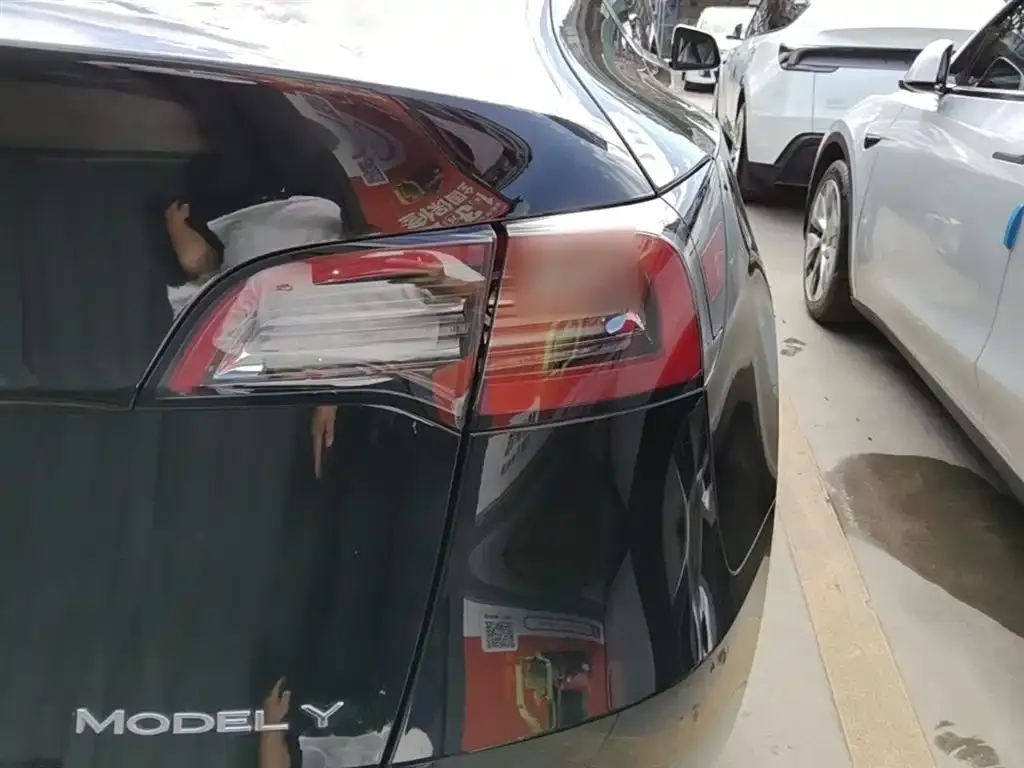 Tesla Model Y — фото 4
