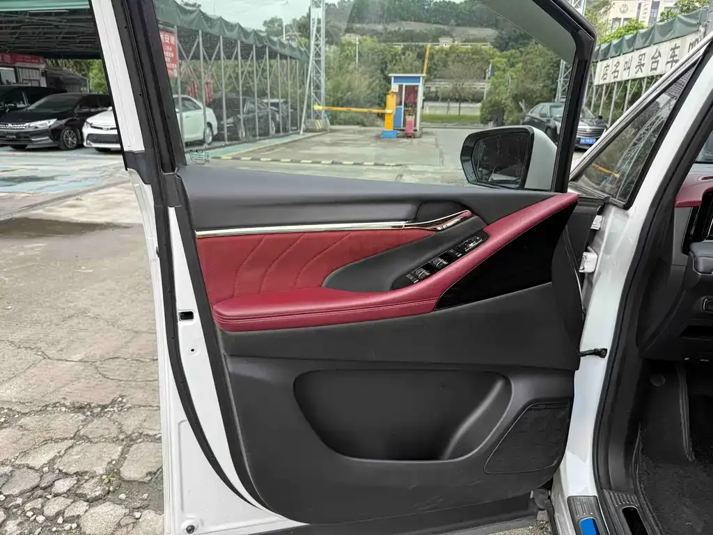 GAC Motor Trumpchi M8 — фото 9