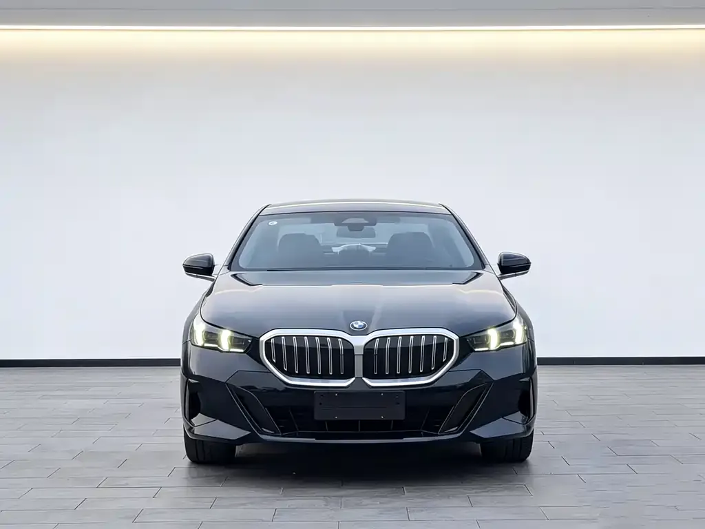 BMW 5 Series — фото 3