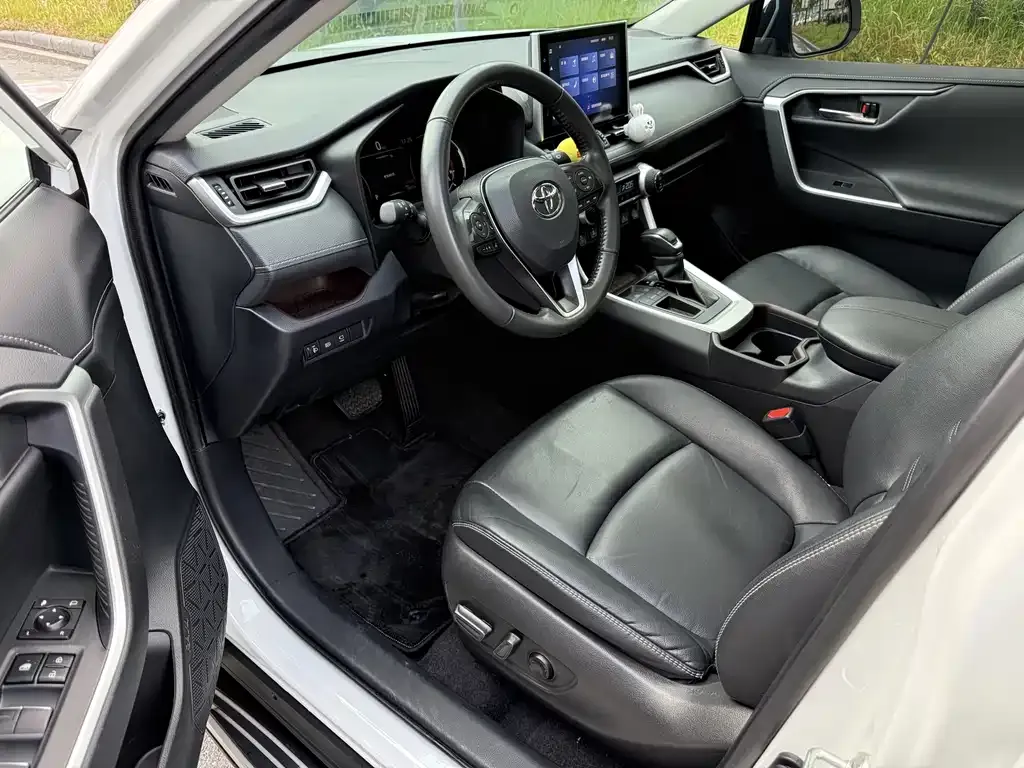 Toyota RAV4 — фото 4