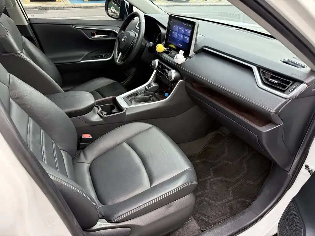 Toyota RAV4 — фото 2
