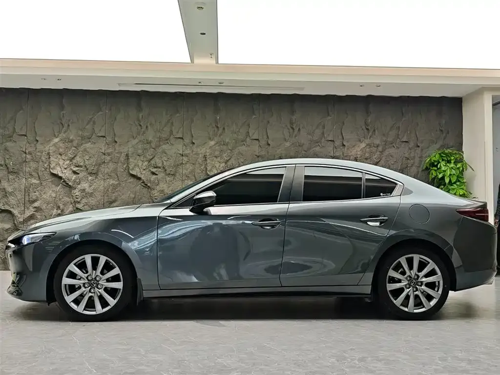 Mazda 3 Axela — фото 9
