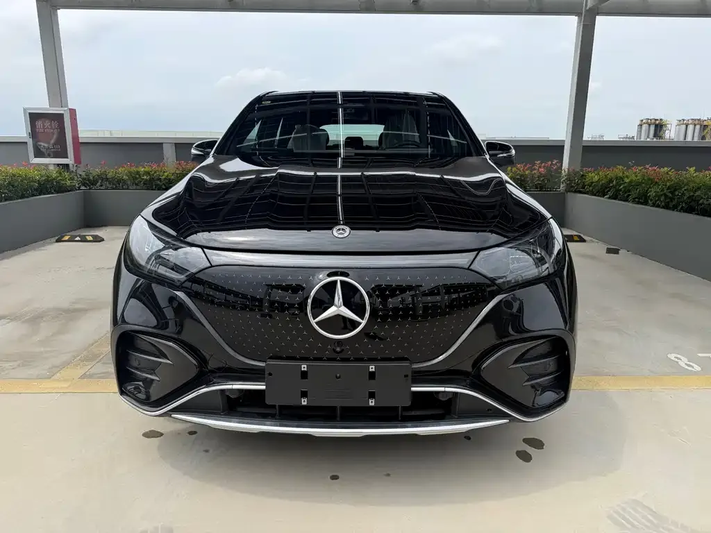 Mercedes-Benz EQE SUV — фото 1