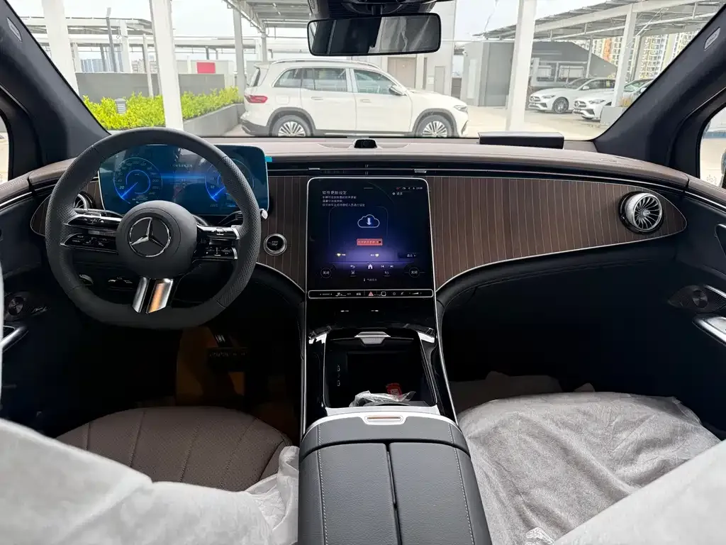 Mercedes-Benz EQE SUV — фото 3